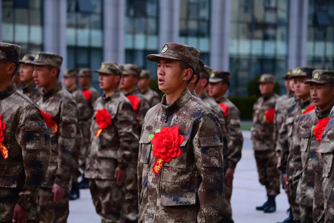 昌都市欢送78名新兵入伍