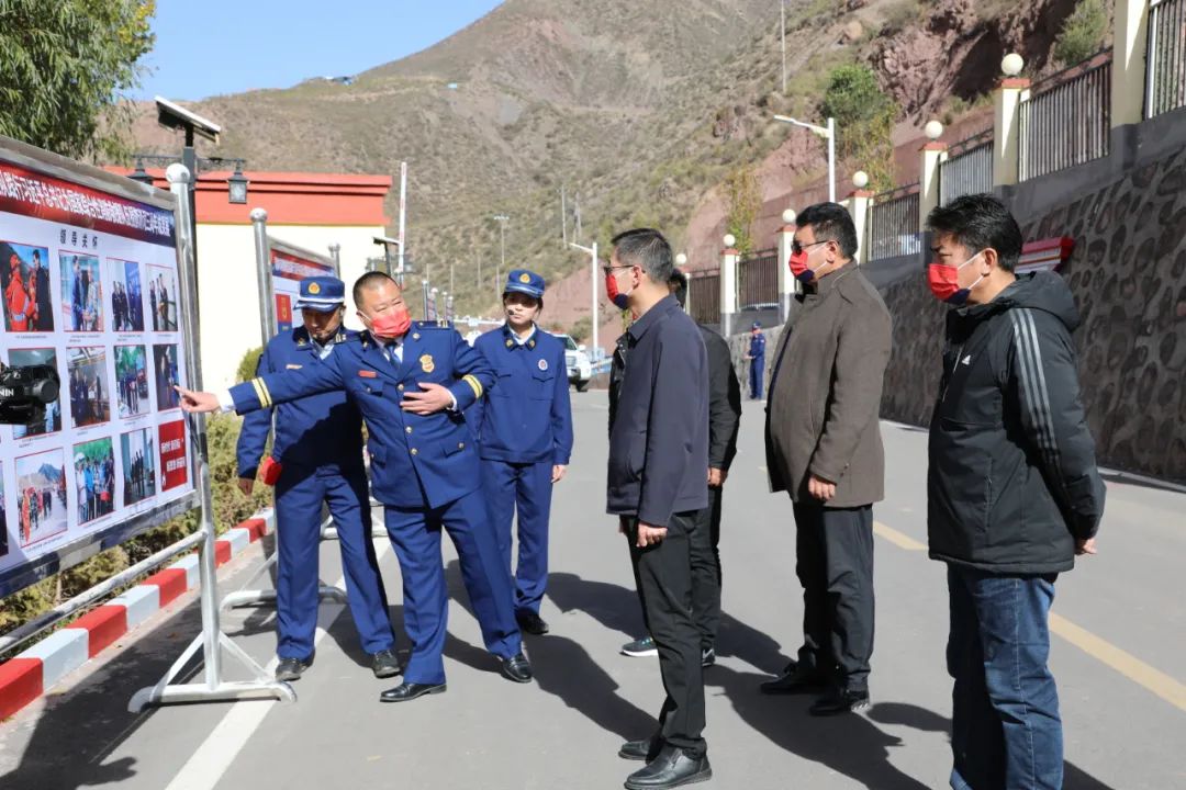 6868昌都市委常委,常务副市长梅方权代表市委,市政府对消防救援